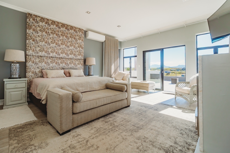 4 Bedroom Property for Sale in Herolds Bay Western Cape